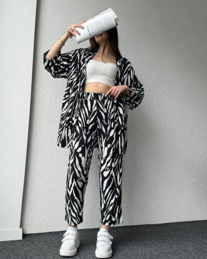 DENIA - Camicia oversize con stampa e pantaloni