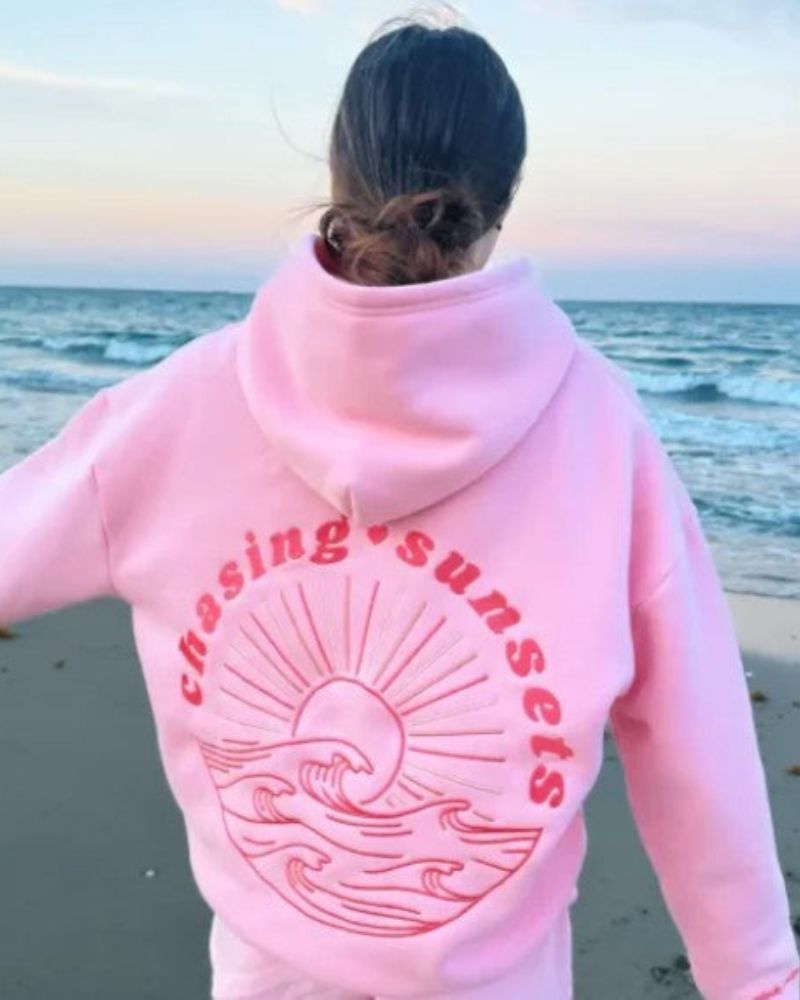 CHASING SUNSETS - ELEGANTE FELPA CON CAPPUCCIO