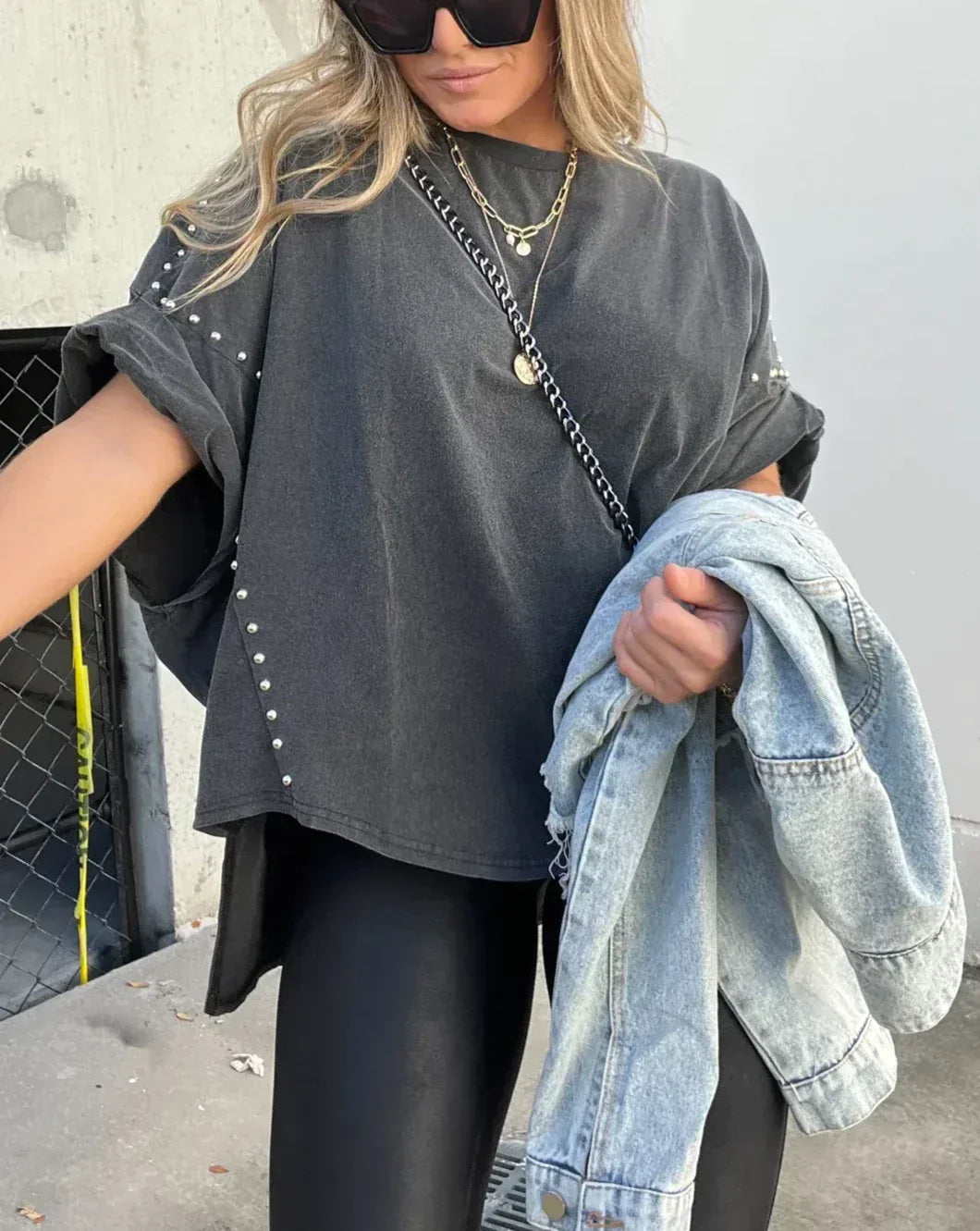 BELLA - T-SHIRT OVERSIZE CON BORCHIE