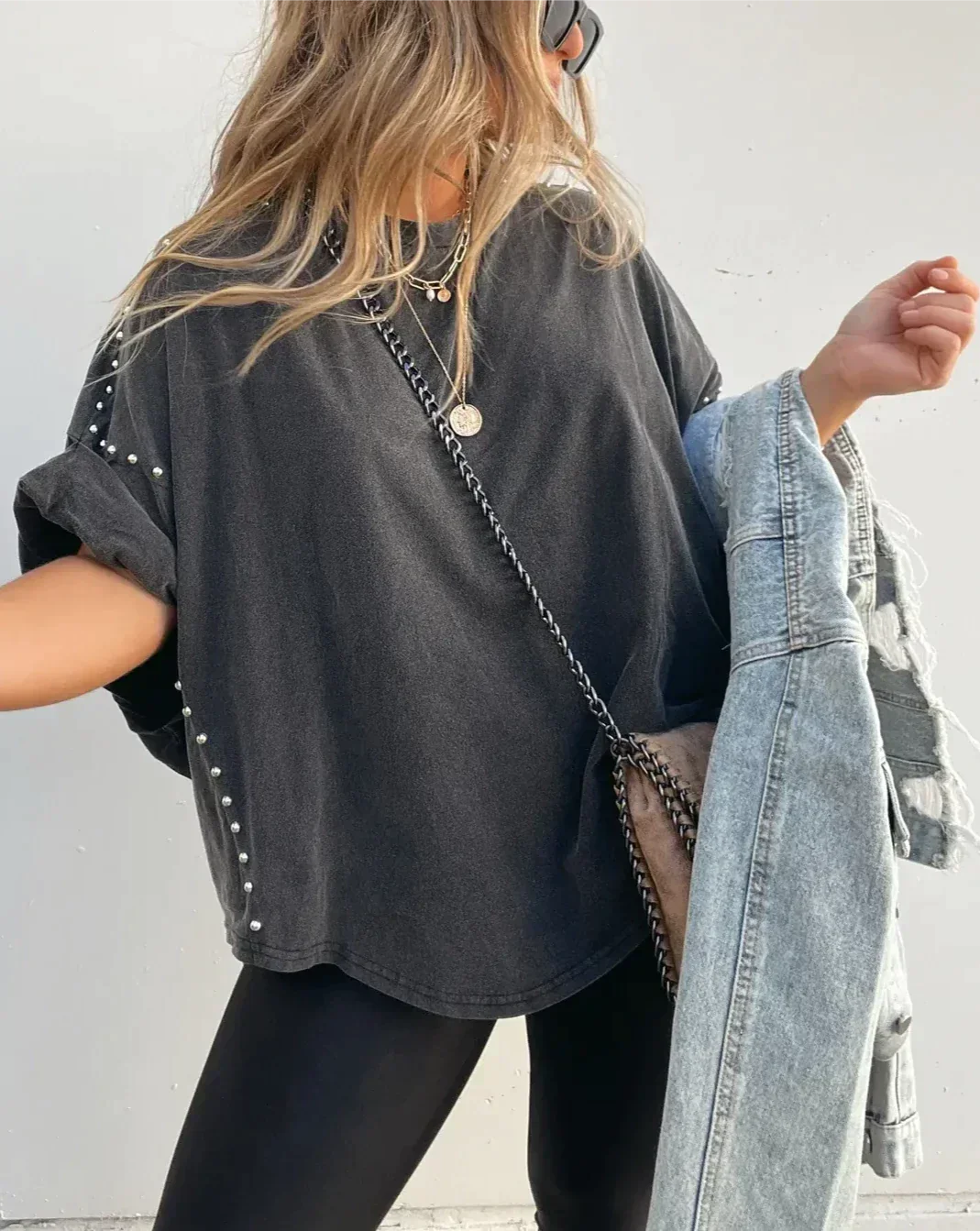 BELLA - T-SHIRT OVERSIZE CON BORCHIE